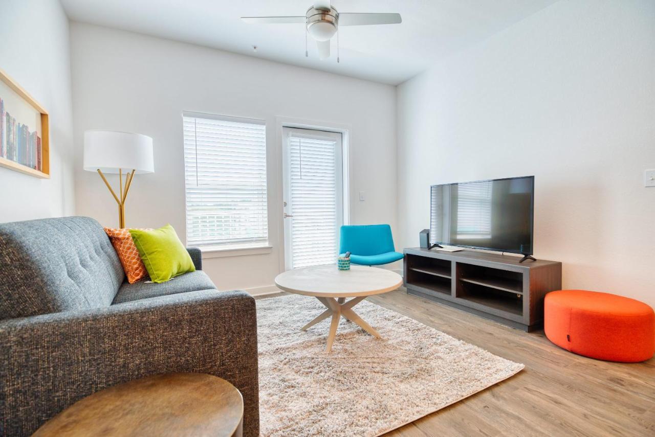Grand Two Bedroom Two Bathroom Apartment With Balcony Gainesville Luaran gambar