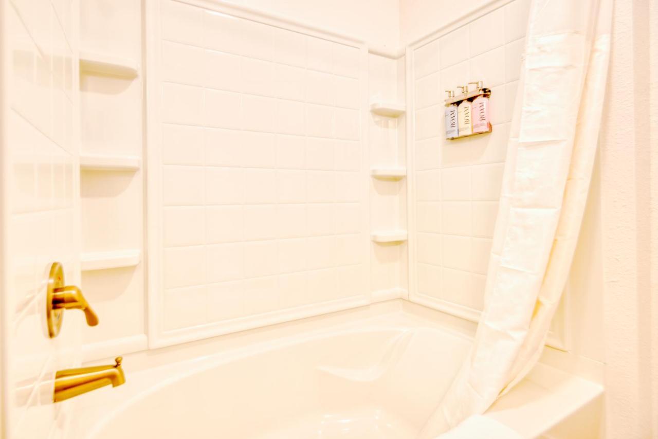 Grand Two Bedroom Two Bathroom Apartment With Balcony Gainesville Luaran gambar
