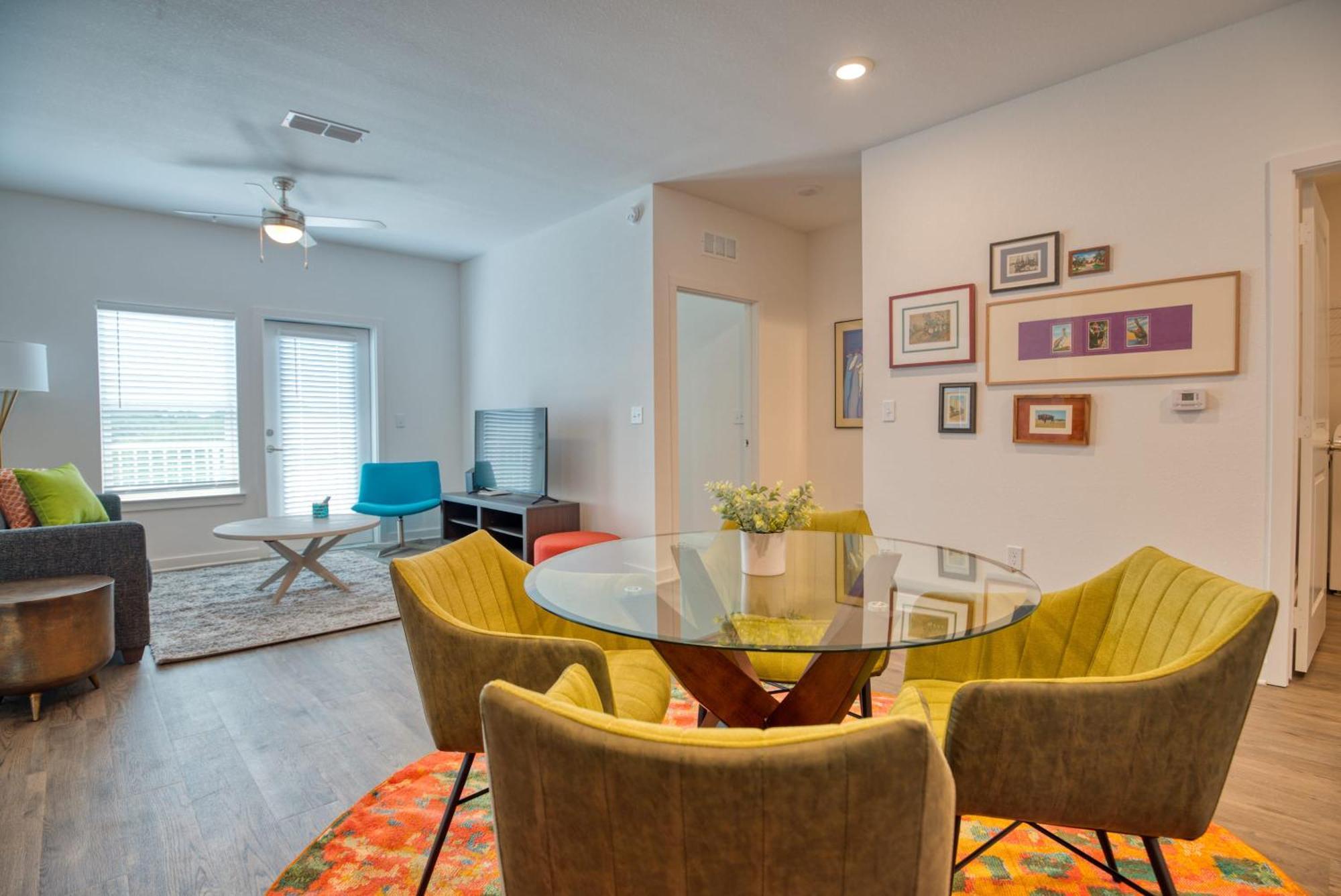 Grand Two Bedroom Two Bathroom Apartment With Balcony Gainesville Luaran gambar