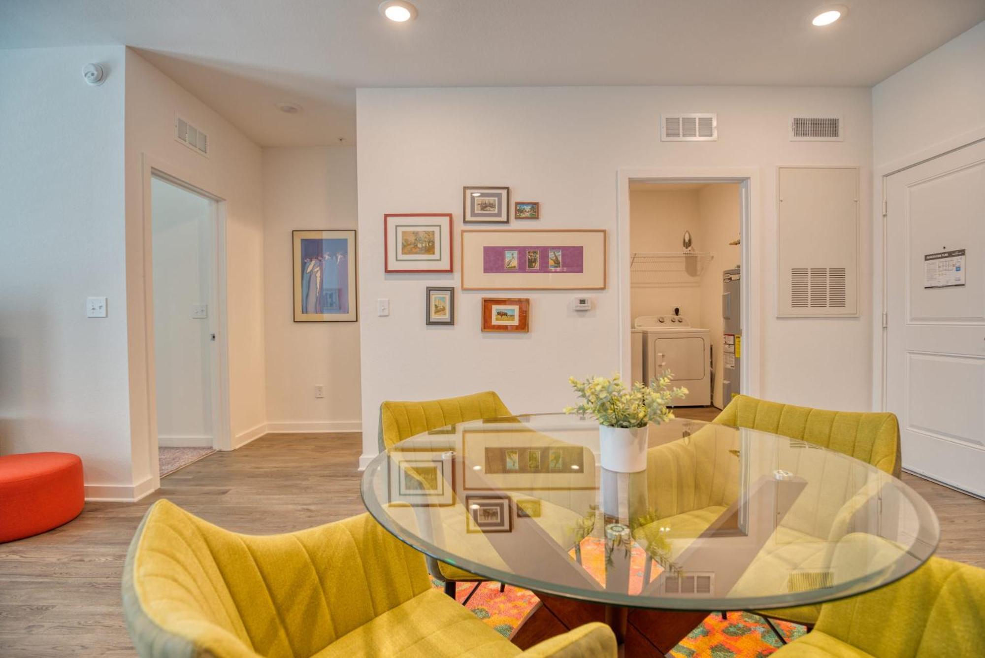 Grand Two Bedroom Two Bathroom Apartment With Balcony Gainesville Luaran gambar